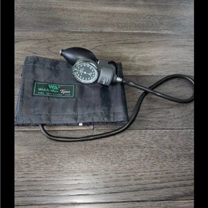 Welch Allyn Tycos Sphygmomanometer adult bp cuff